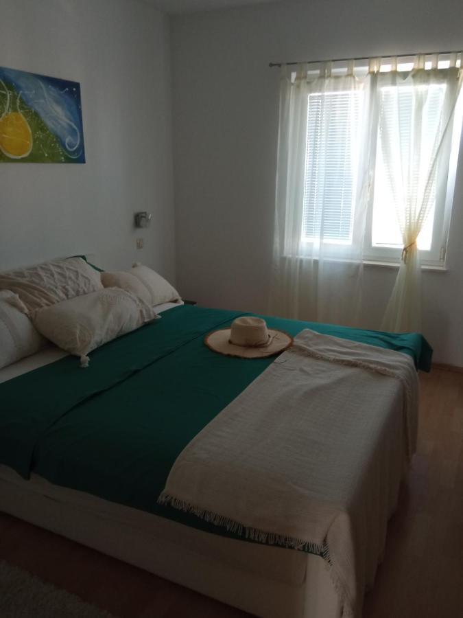 Apartments Tomic Vodice Esterno foto