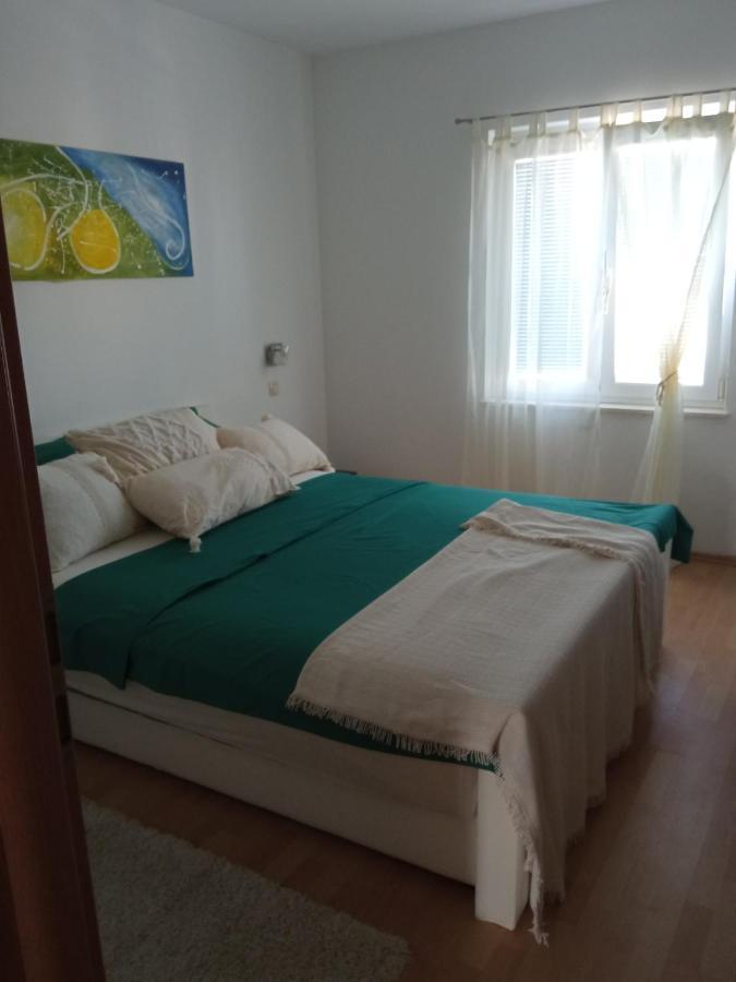 Apartments Tomic Vodice Esterno foto