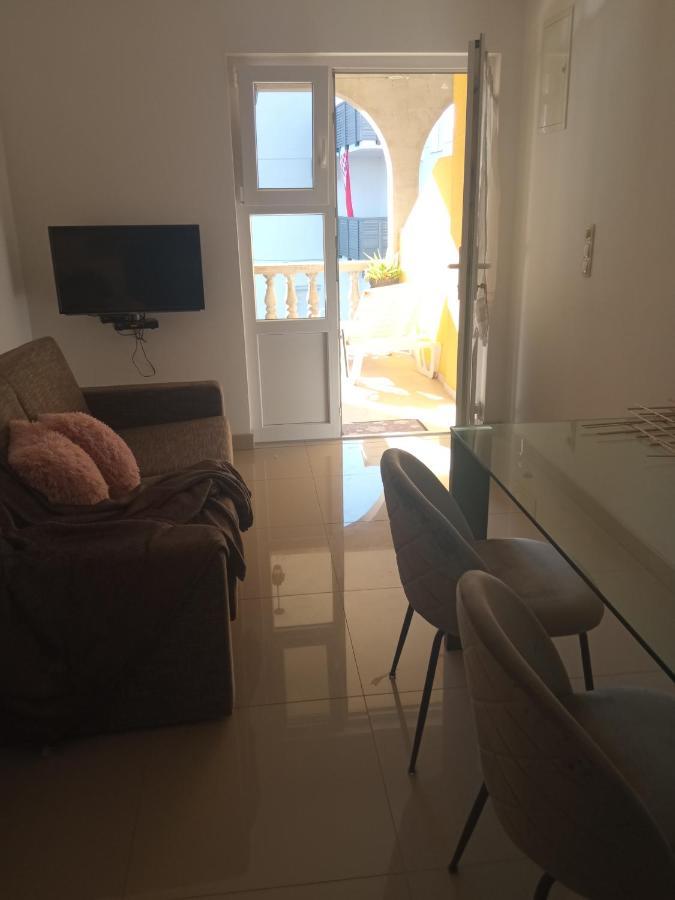 Apartments Tomic Vodice Esterno foto