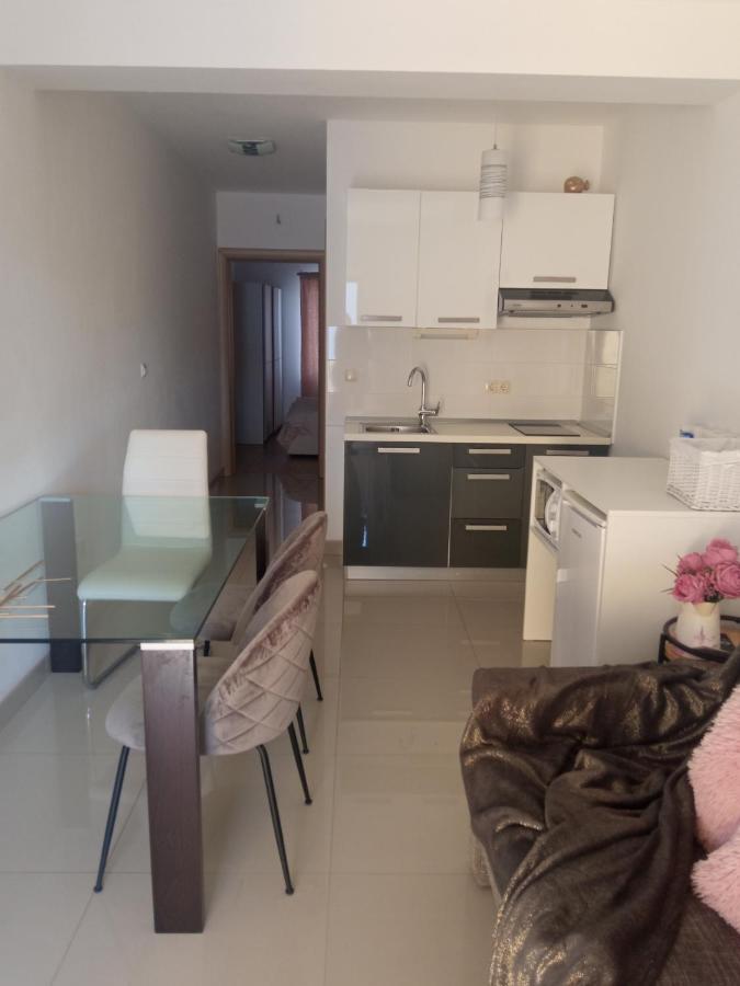 Apartments Tomic Vodice Esterno foto