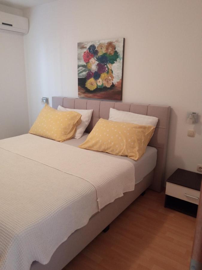 Apartments Tomic Vodice Esterno foto